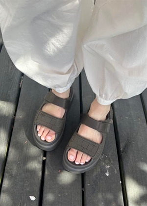W Goldenglow embossed sandal Dense Smoke UGG 